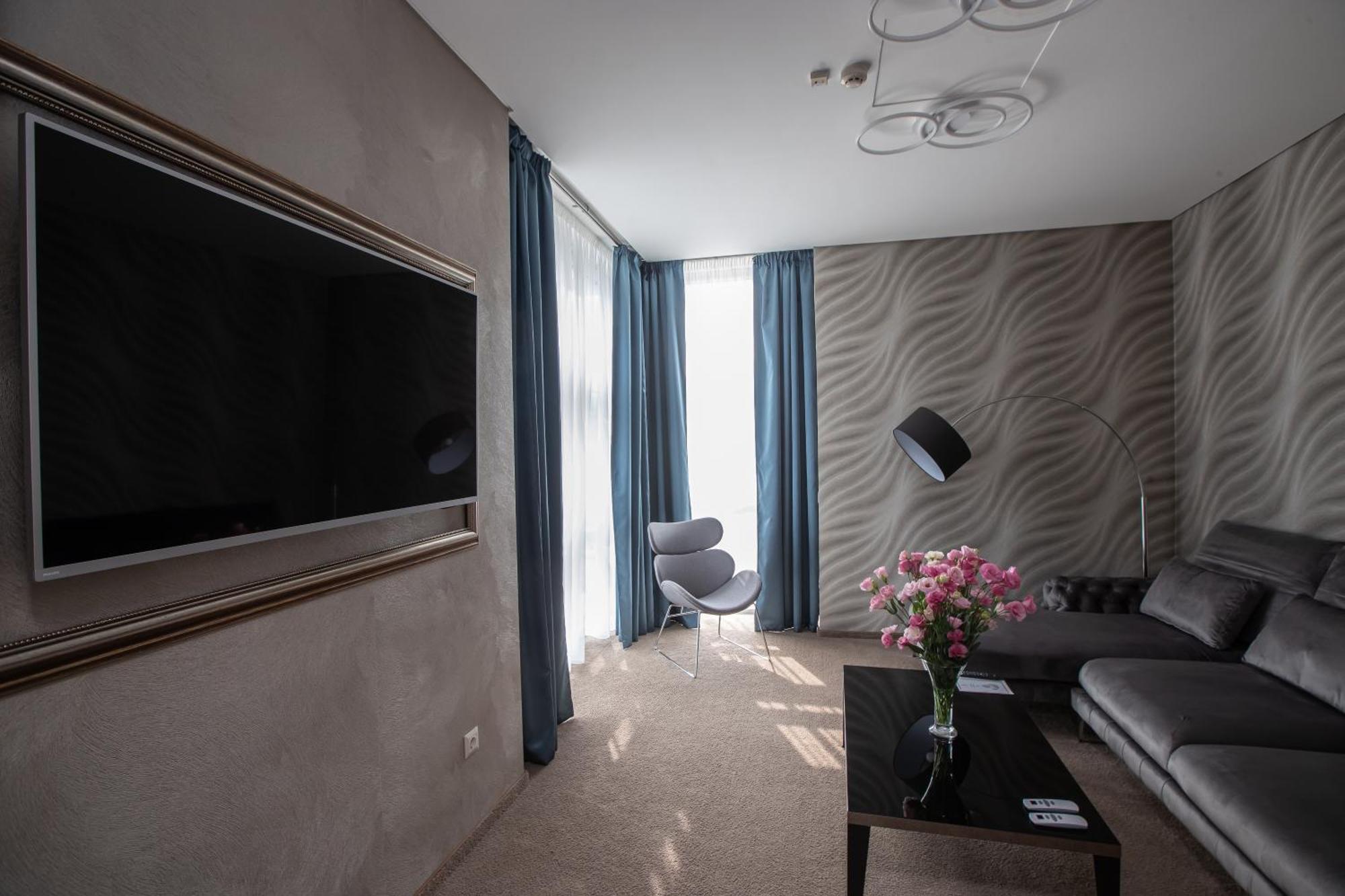 Hotel Lycium Debrecen Bagian luar foto