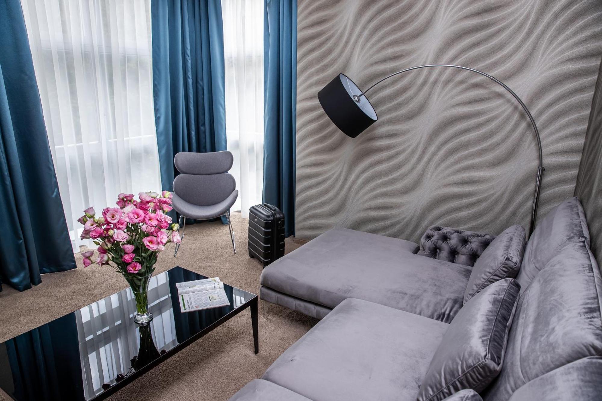 Hotel Lycium Debrecen Bagian luar foto
