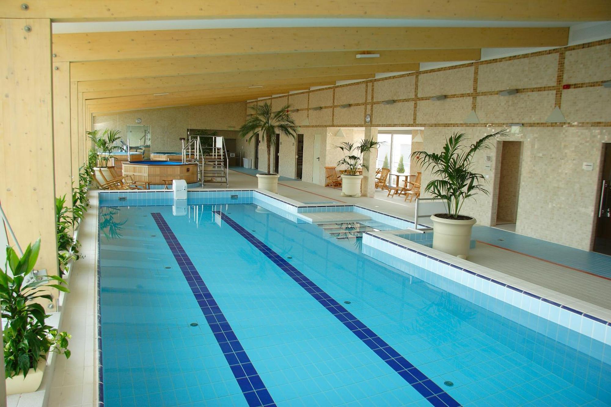 Hotel Lycium Debrecen Bagian luar foto