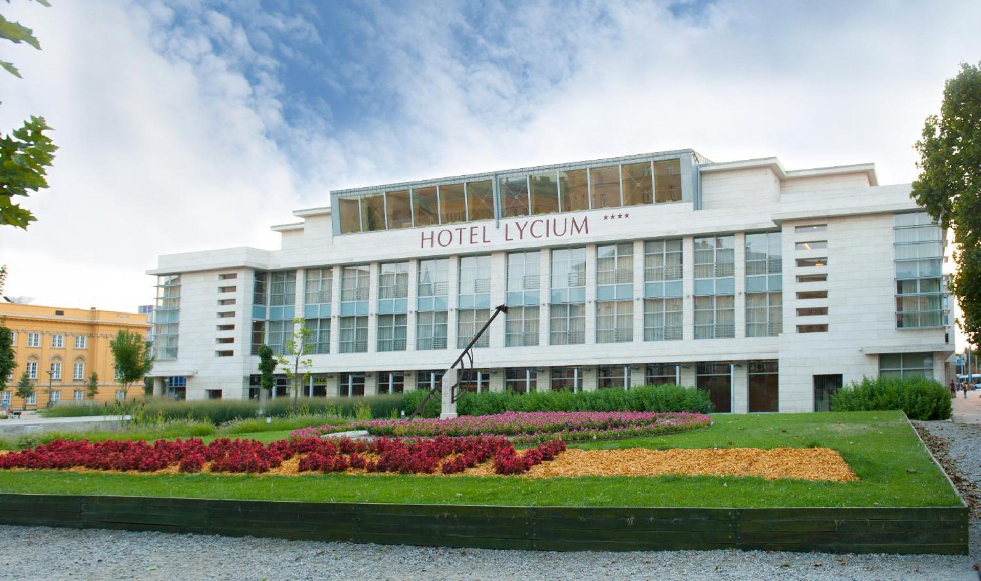Hotel Lycium Debrecen Bagian luar foto