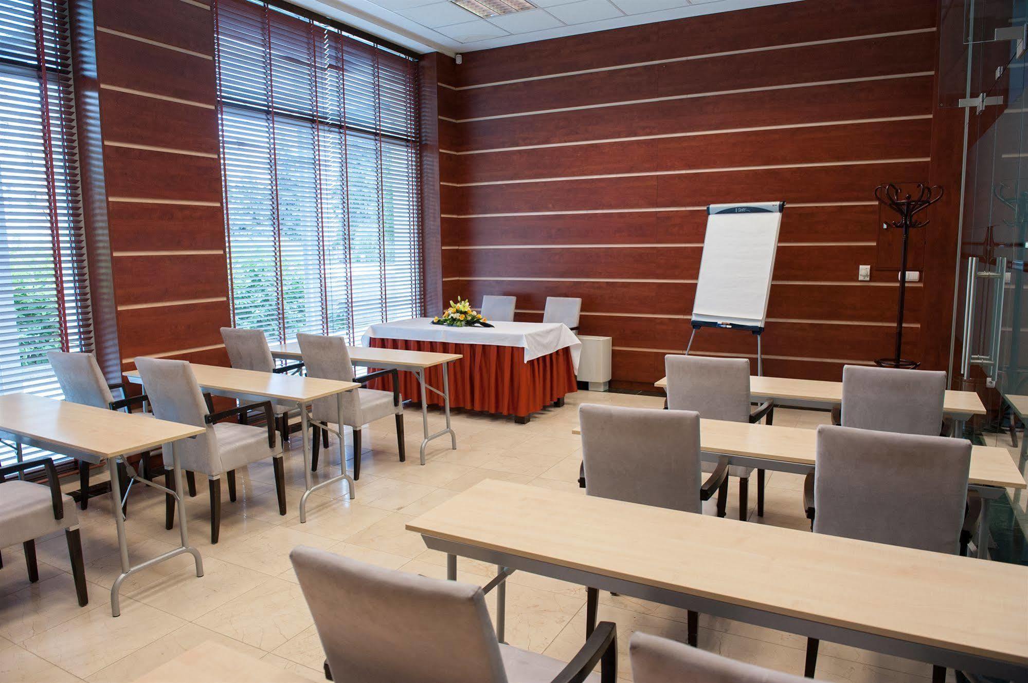 Hotel Lycium Debrecen Bagian luar foto