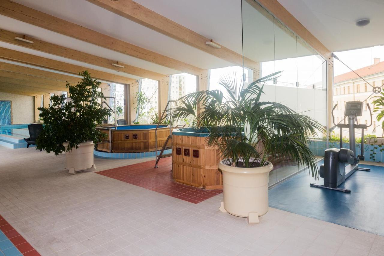 Hotel Lycium Debrecen Bagian luar foto